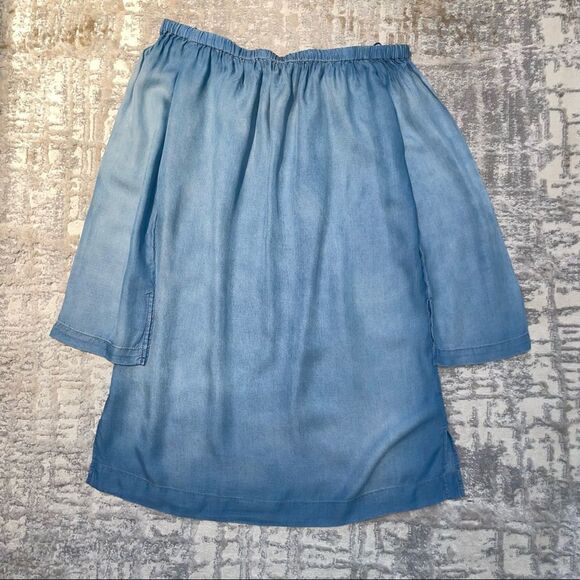 🚨 3 for $25 - Cloth & Stone off the Shoulder Denim Dress - Picture 2 of 7